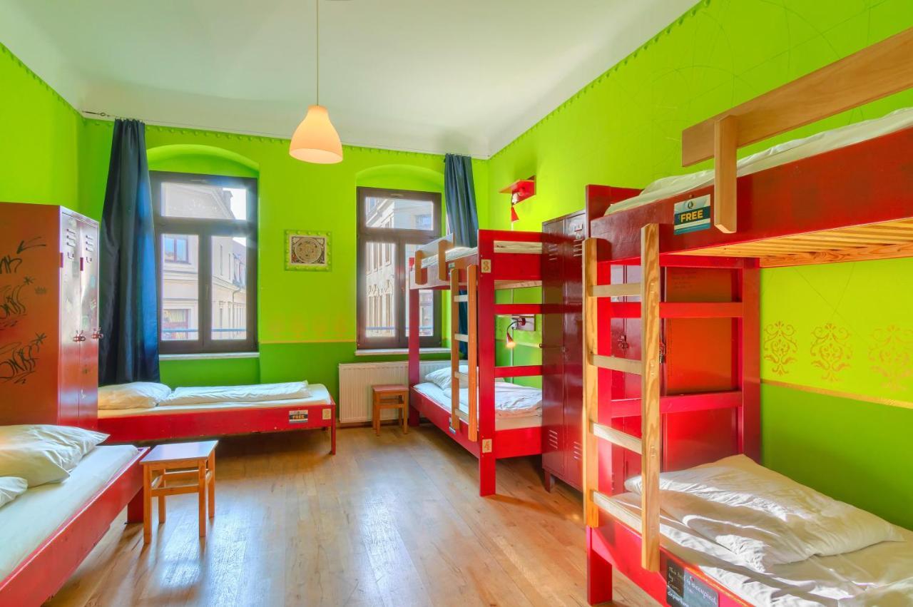 Mondpalast Hostel *