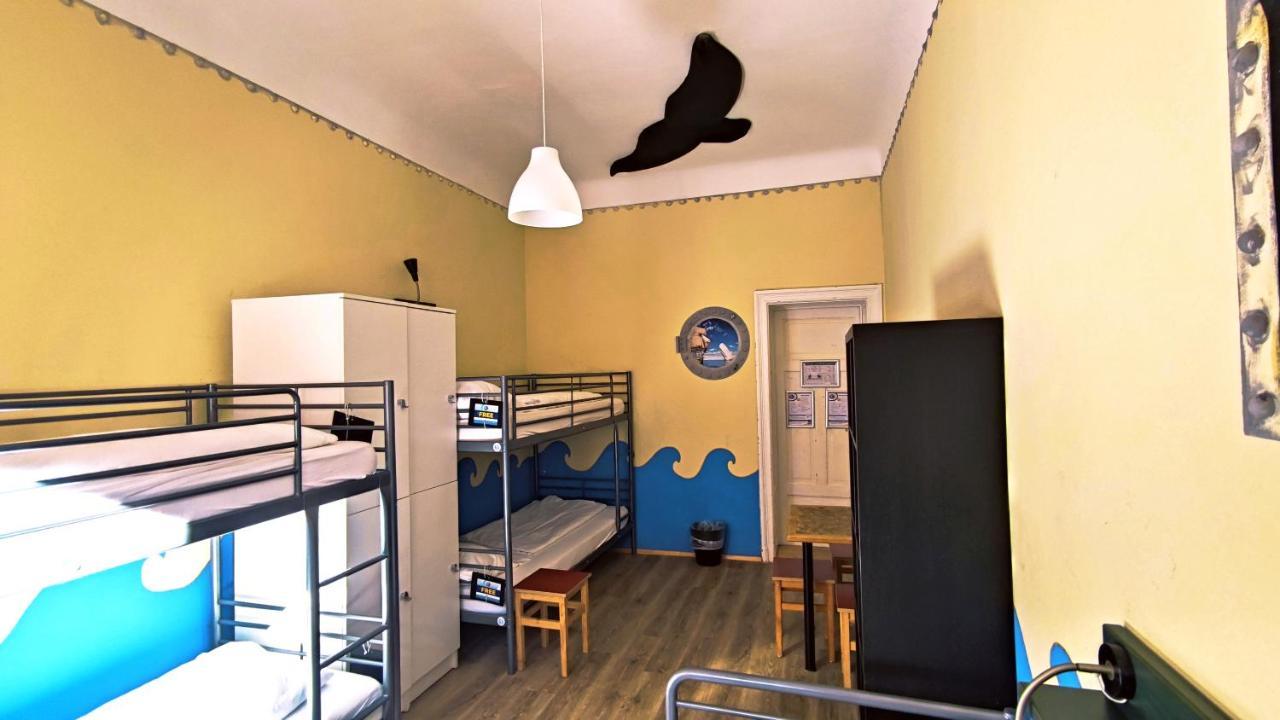 Mondpalast Hostel *