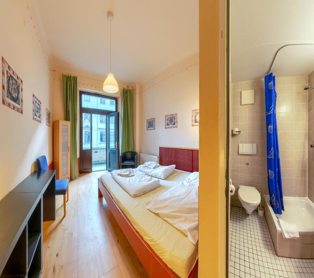 Mondpalast Hostel *
