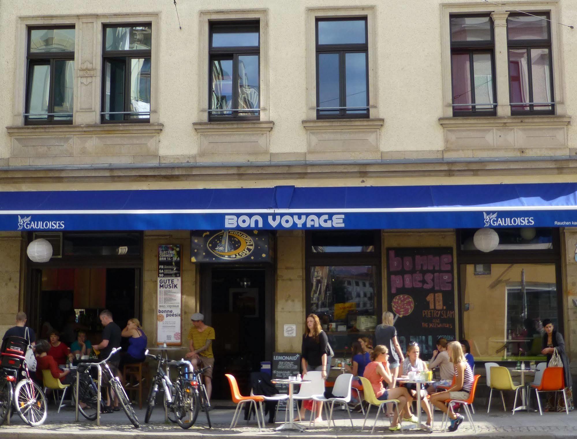 Mondpalast Hostel *